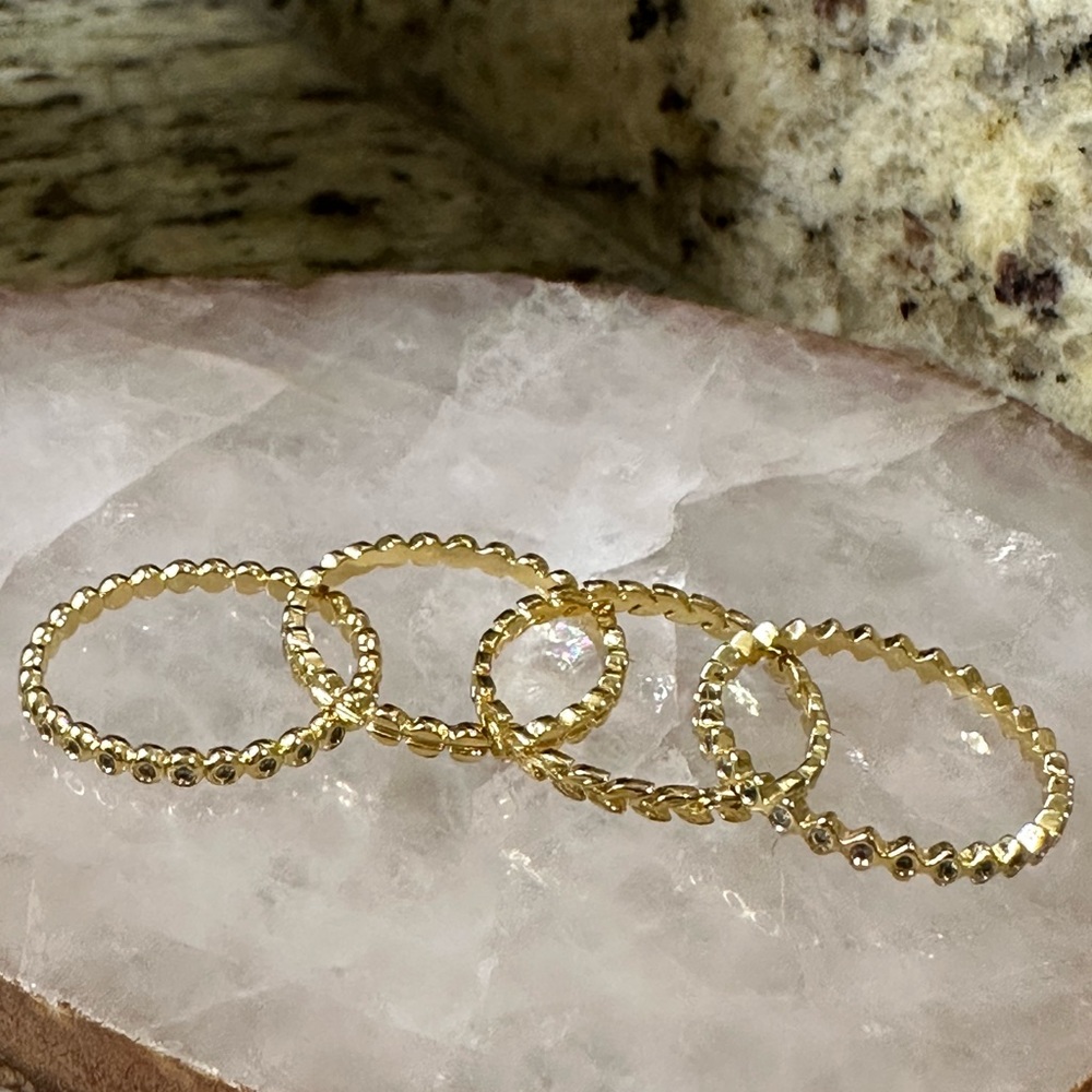 Gorjana: Mini stackable ring set || Gold Plated
